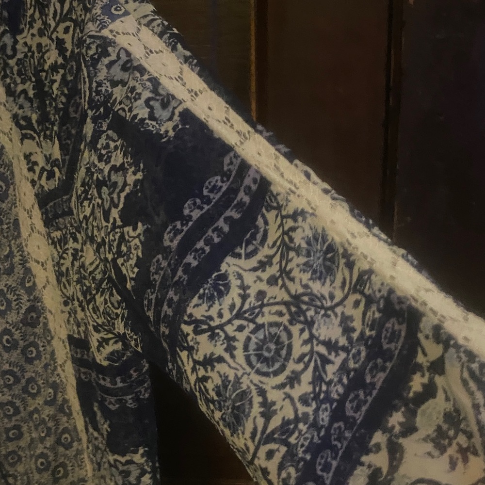 CB Casual Navy and Cream Blouse. Lightweight - Picture 2 of 3